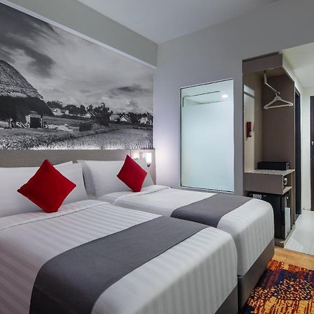 Neo+Waru-Sidoarjo By Aston Hotel Exterior photo