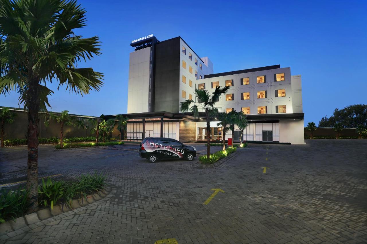 Neo+Waru-Sidoarjo By Aston Hotel Exterior photo